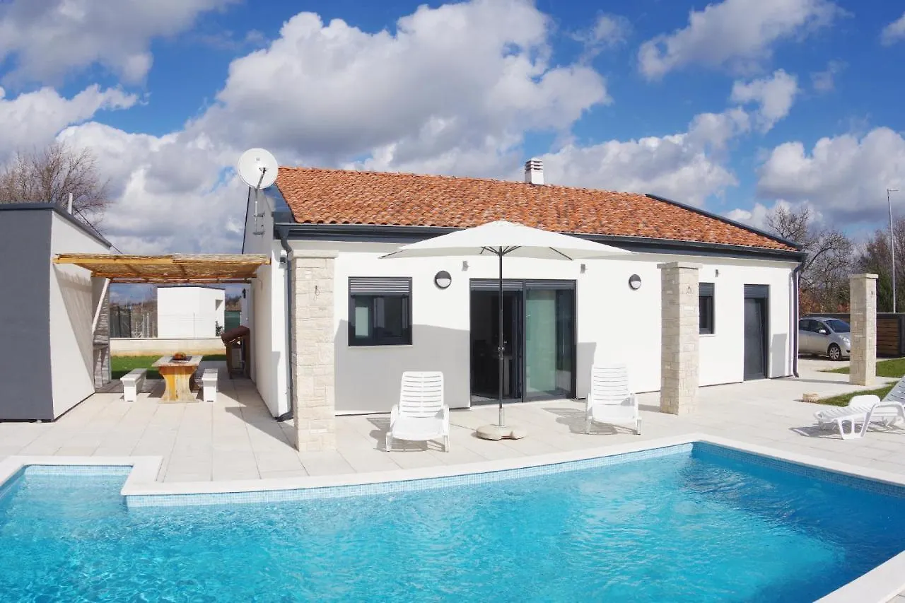 Beautiful Villa With Private Pool On Peaceful Location, Village Sveti Kirin Vodnjan Kroatien