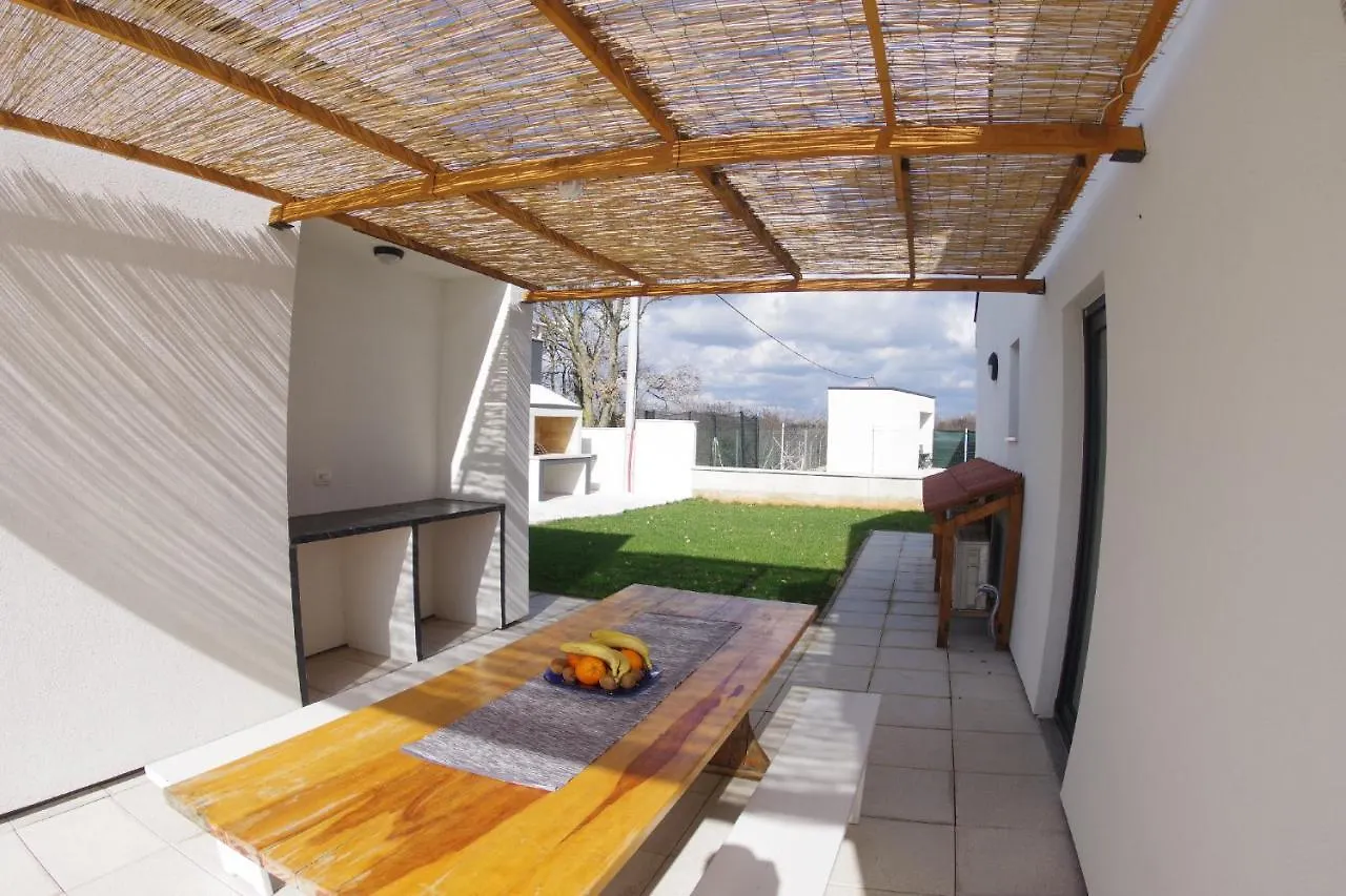 Beautiful Villa With Private Pool On Peaceful Location, Village Sveti Kirin Vodnjan Kroatien