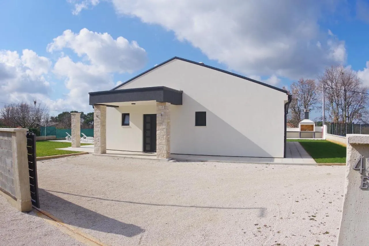 Beautiful Villa With Private Pool On Peaceful Location, Village Sveti Kirin Vodnjan