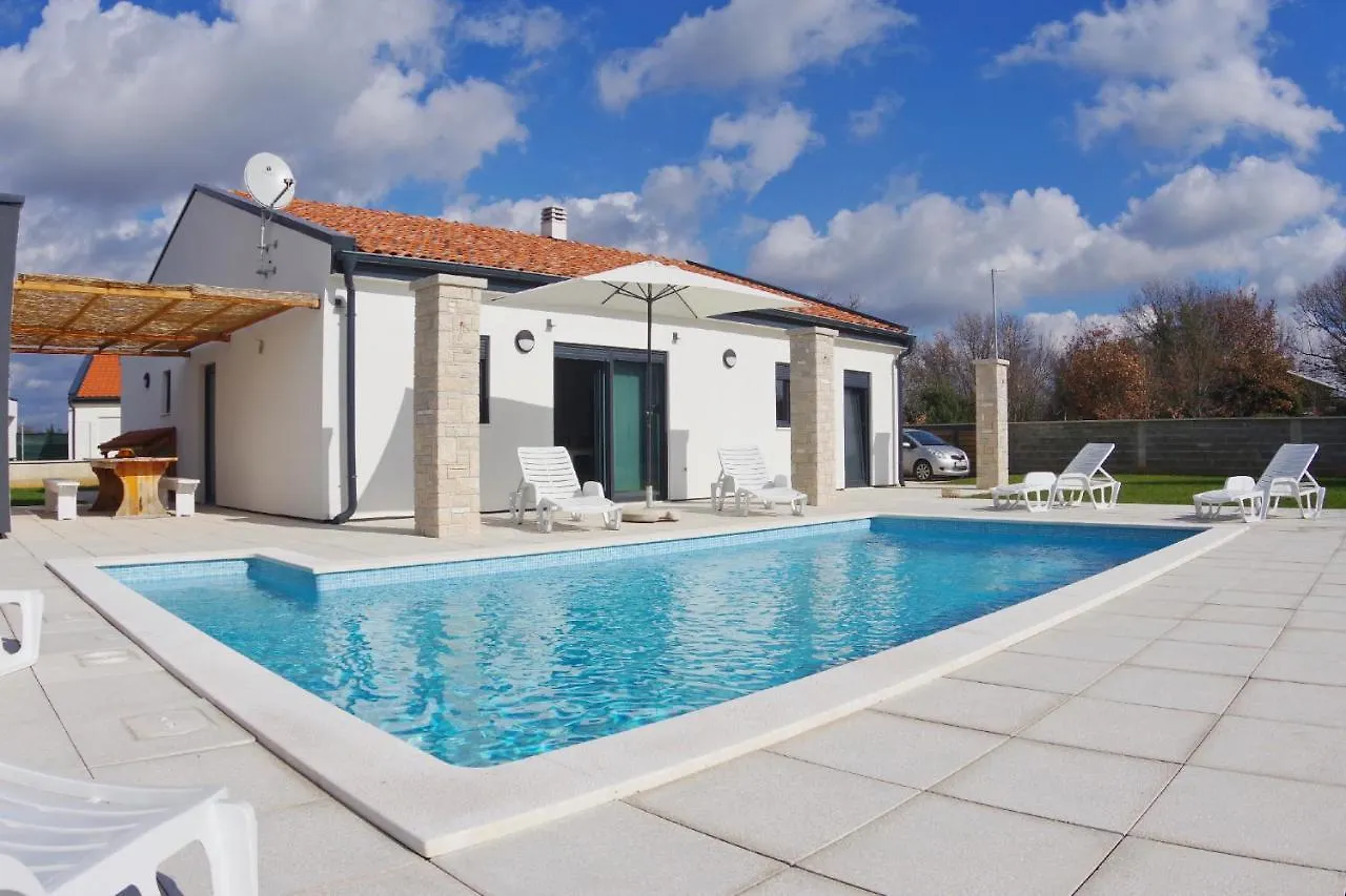 Beautiful Villa With Private Pool On Peaceful Location, Village Sveti Kirin Vodnjan 0*,  Kroatien