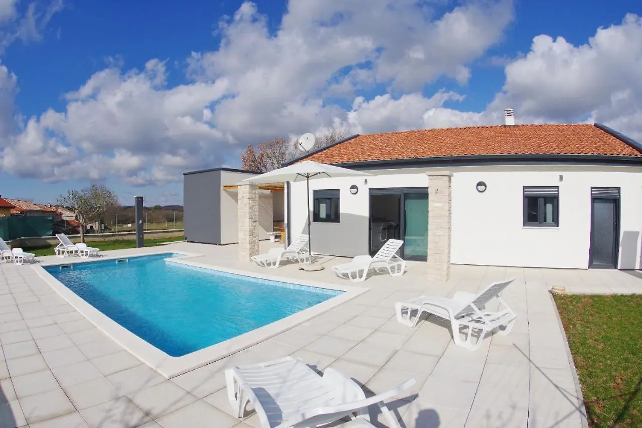 Beautiful Villa With Private Pool On Peaceful Location, Village Sveti Kirin Vodnjan
