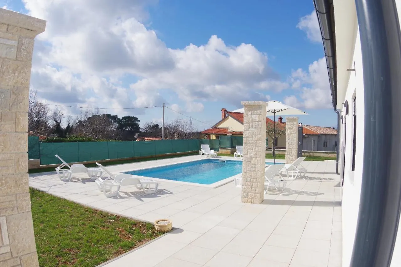 Beautiful Villa With Private Pool On Peaceful Location, Village Sveti Kirin Vodnjan
